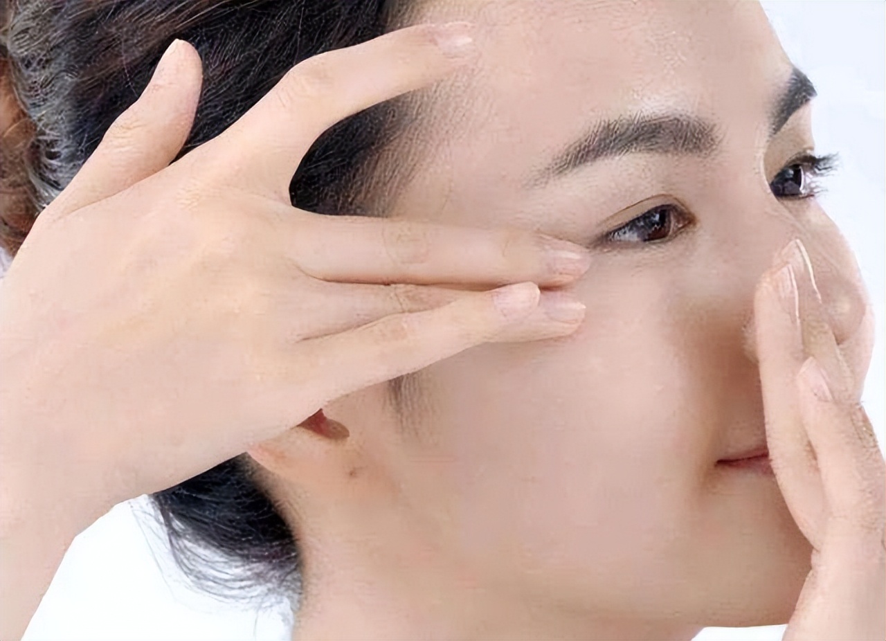 红霉素软膏涂眼睛后果,红霉素软膏眼白处可以涂吗