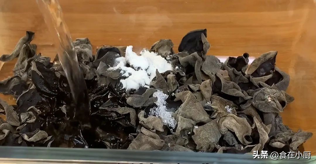 木耳怎么泡干净又快除虫卵,木耳上有很多黑点虫卵还能吃吗