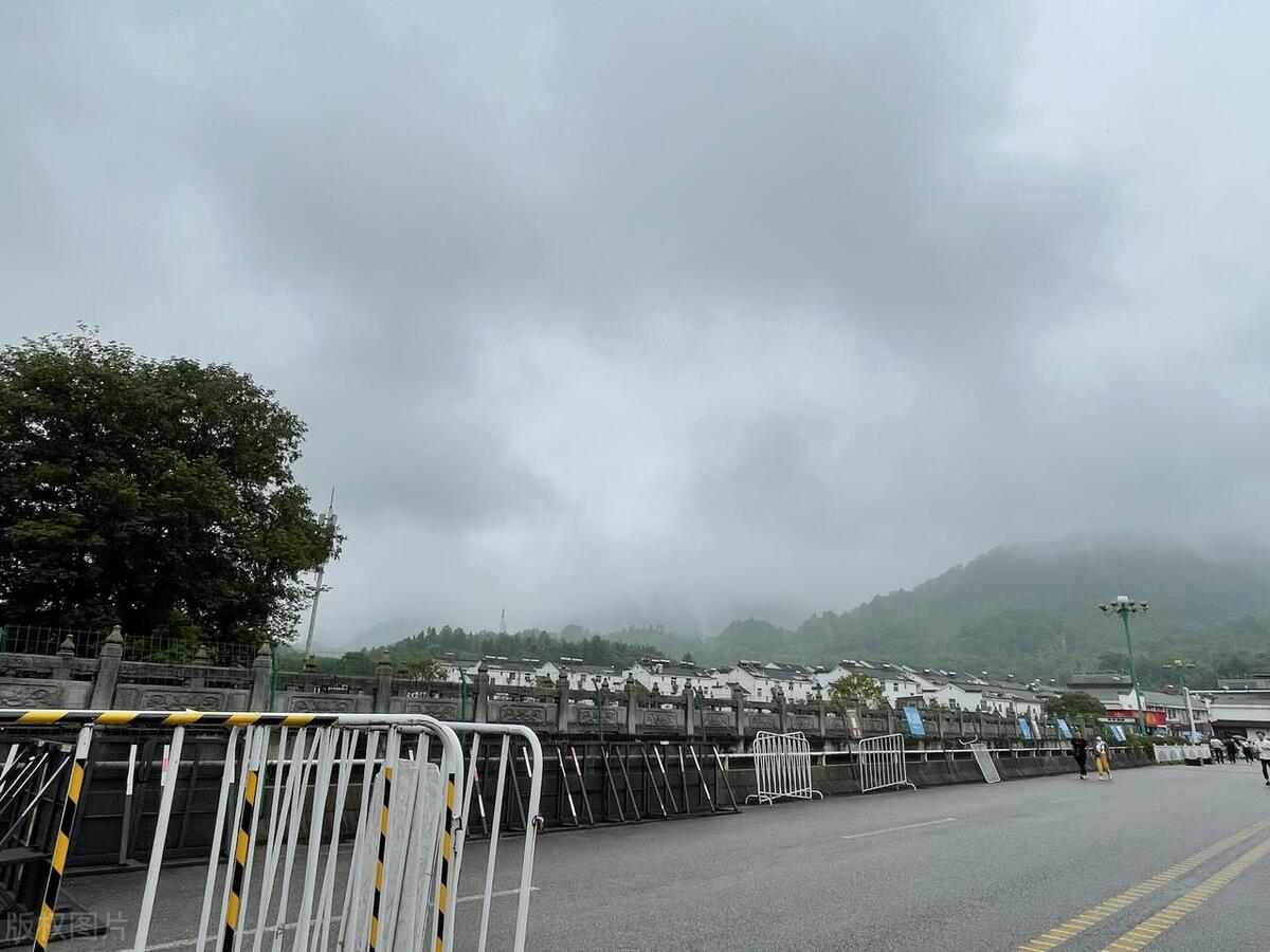 九华山游玩找导游多少钱,去九华山游玩穿什么衣服