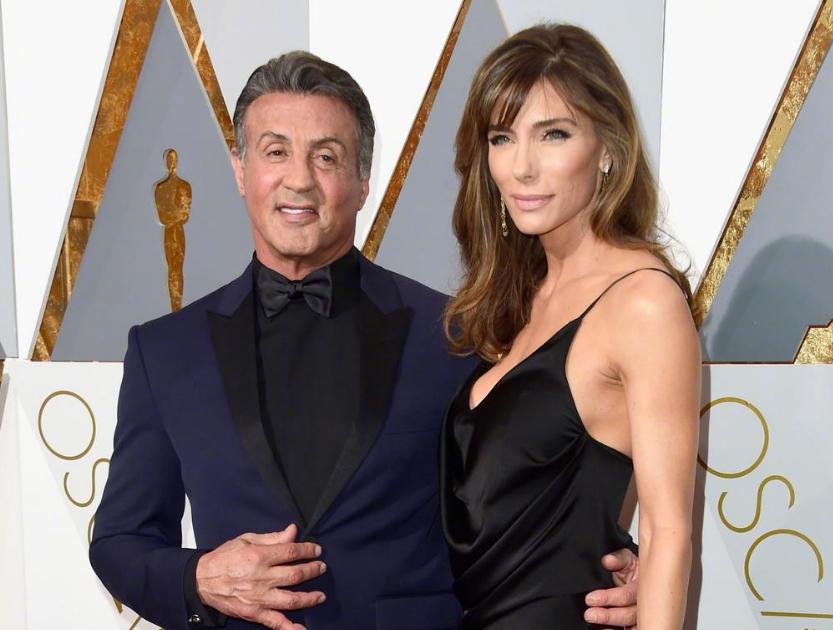 74岁史泰龙近照曝光,史泰龙身上的纹身改成狗头