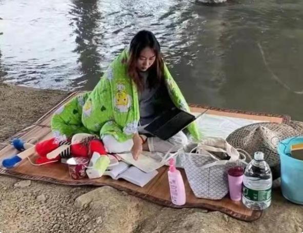 成都女大学生创业失败睡桥洞,创业失败女大学生