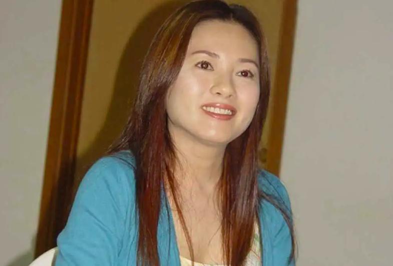 54岁李丽珍罕见亮相,56岁的李丽珍近况如何