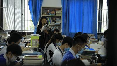 浜氭床濂冲瓙瓒崇悆灏忓,瓒崇悆浜氭床灏忓