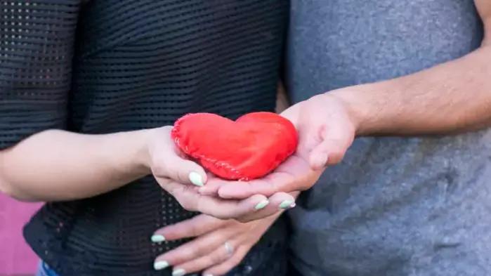 小姑子背后挑拨哥嫂离婚,姑子挑拨哥嫂离婚