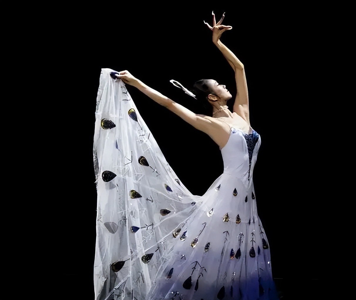 云艺毕业舞蹈,云艺跳舞女孩抖音