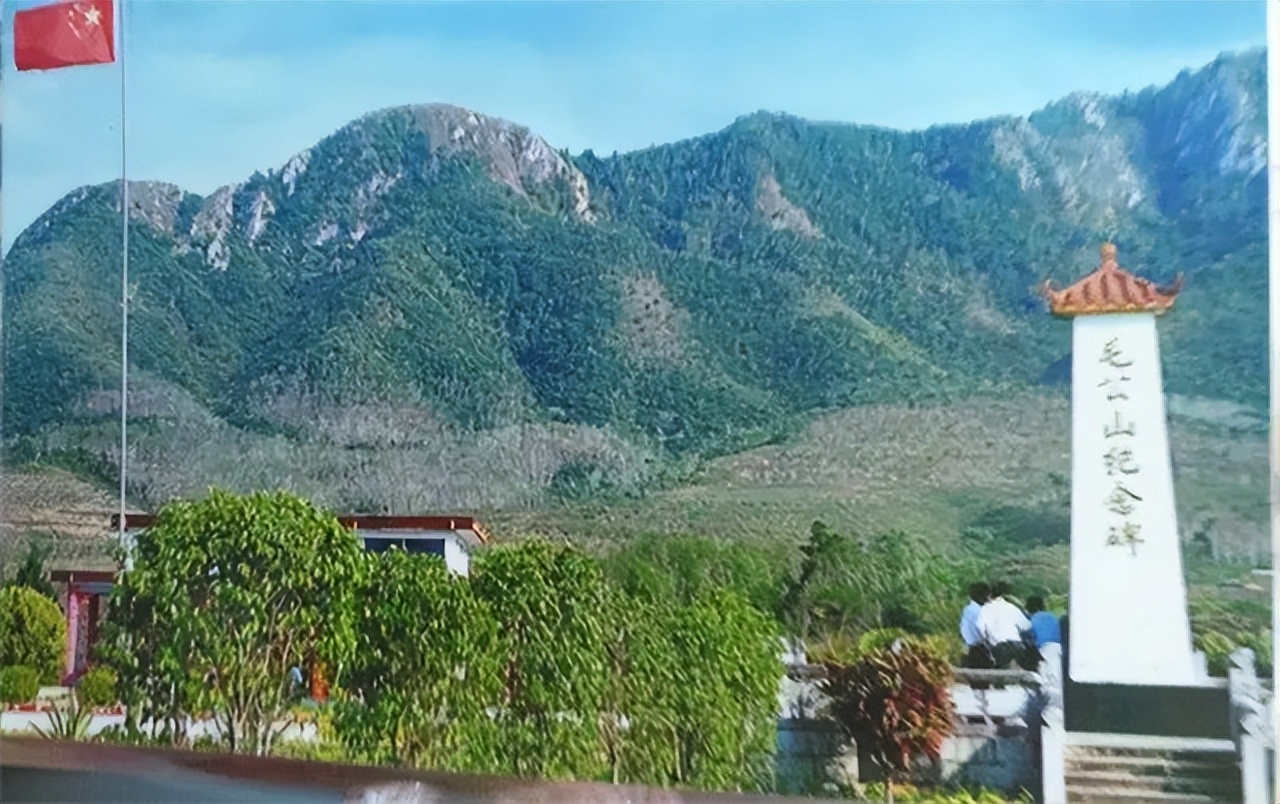 海南发现一山头长得像毛主席，孔令华跪地流泪，李讷也都感叹很像