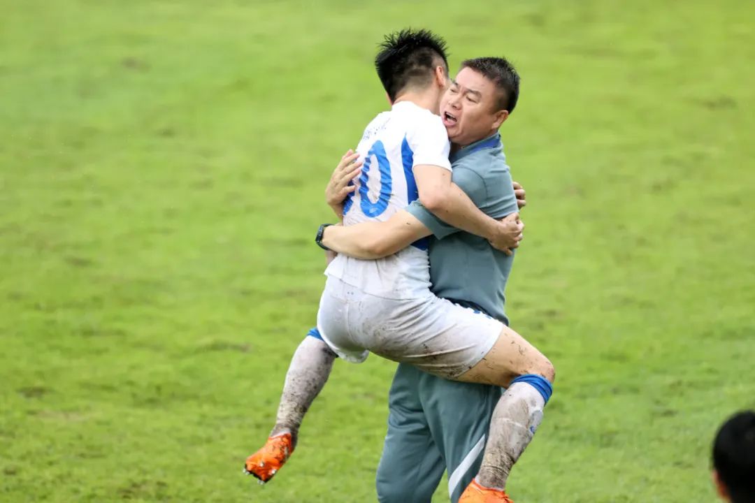 王秋明感受国足氛围期待展现自我,王秋明泰达足球场讲话