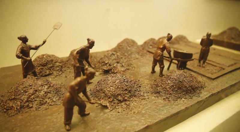 赖茅53度酱香型500ml价格铁盒的,赖茅460克本色醇香多少钱一箱