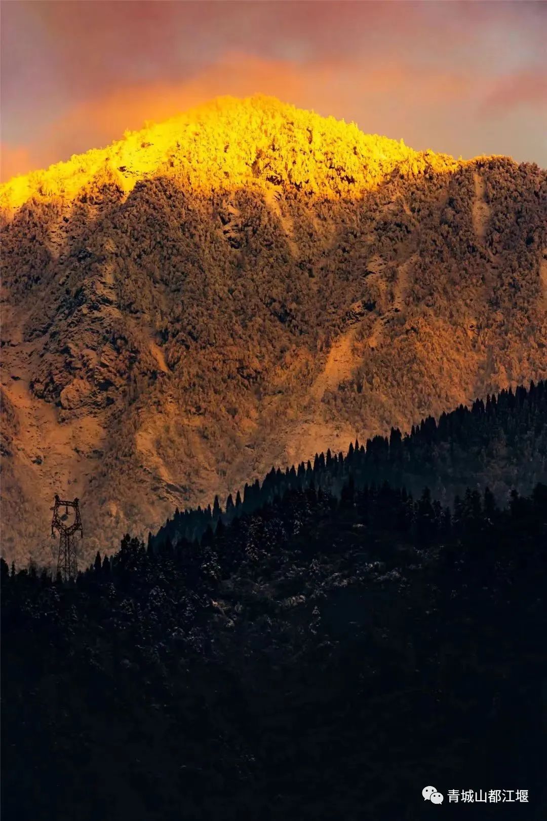 晴空雪山,雨过天晴的都江堰又见雪山