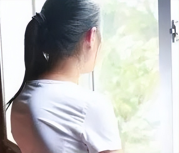 2020年上海交大女博士治癌需80万，丈夫跪地求离婚：求你放我一马