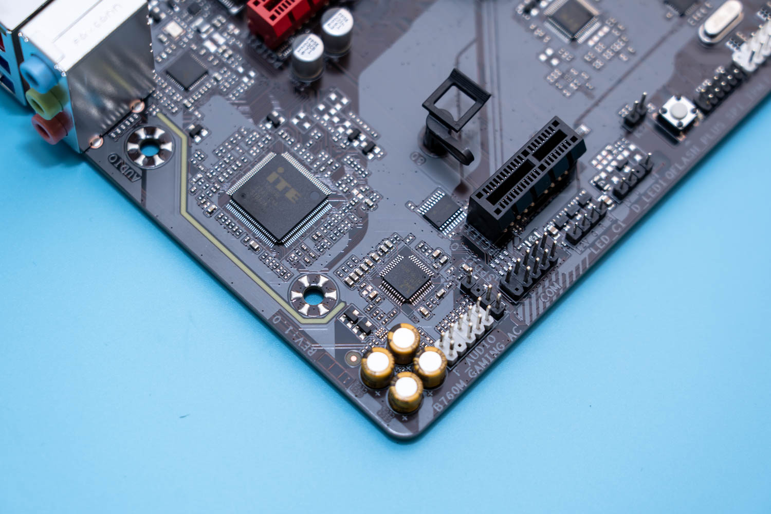 技嘉b760m魔鹰wifi,技嘉b760m魔鹰wifi版几项供电