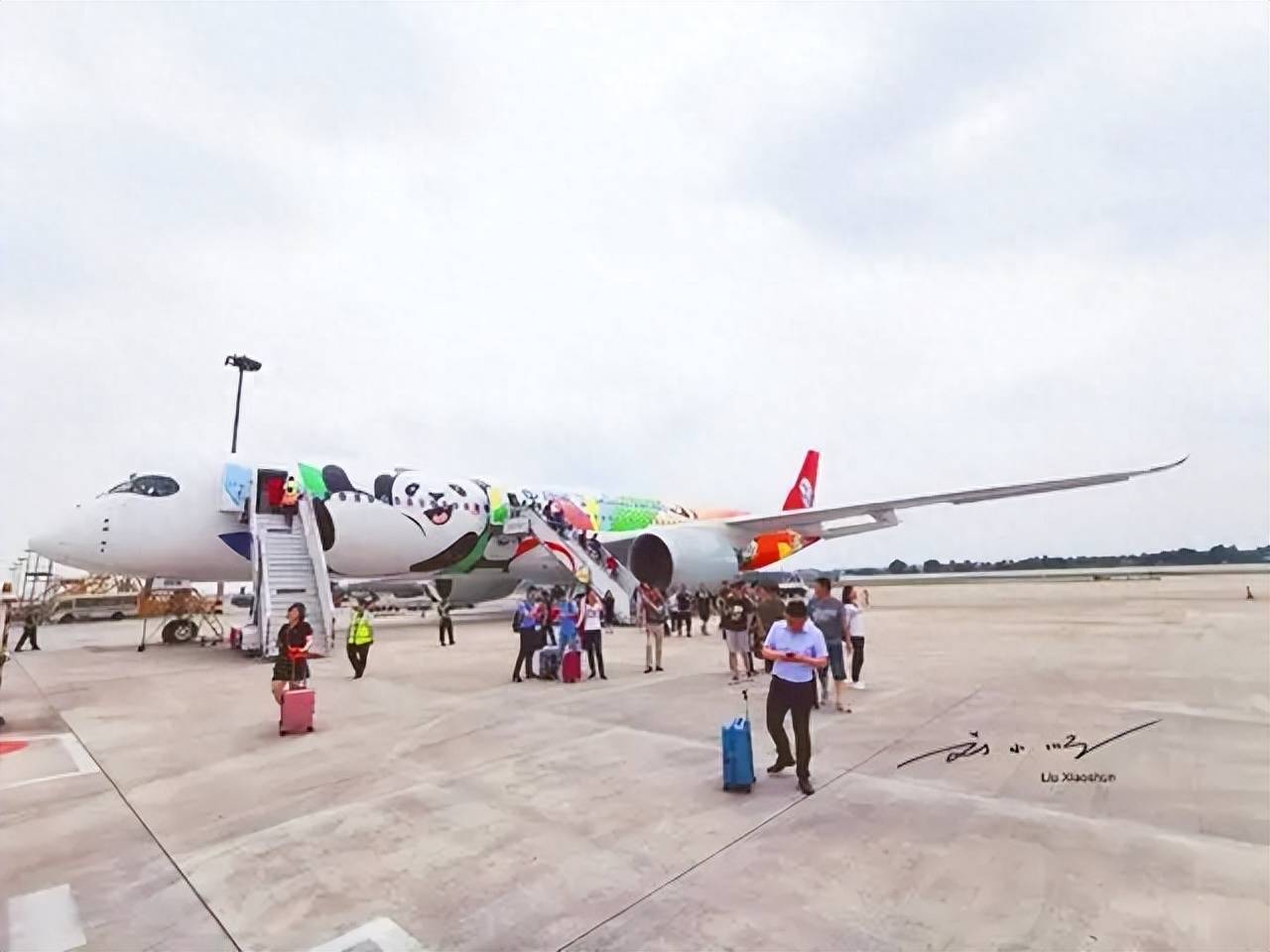 飞机上忘了关机严重吗,飞机上手机忘记关机还是飞行模式