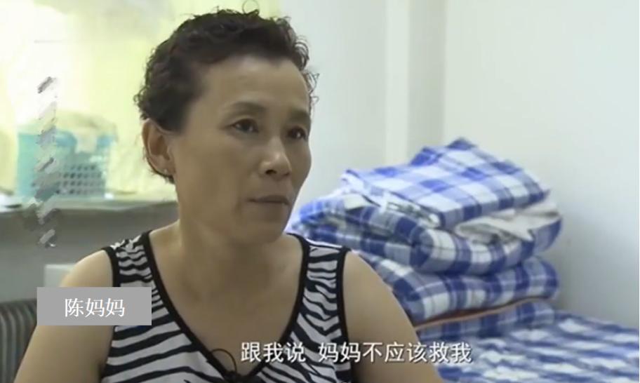 美女重伤成植物人，男友一家一起照料，美女醒来后让小伙左右为难