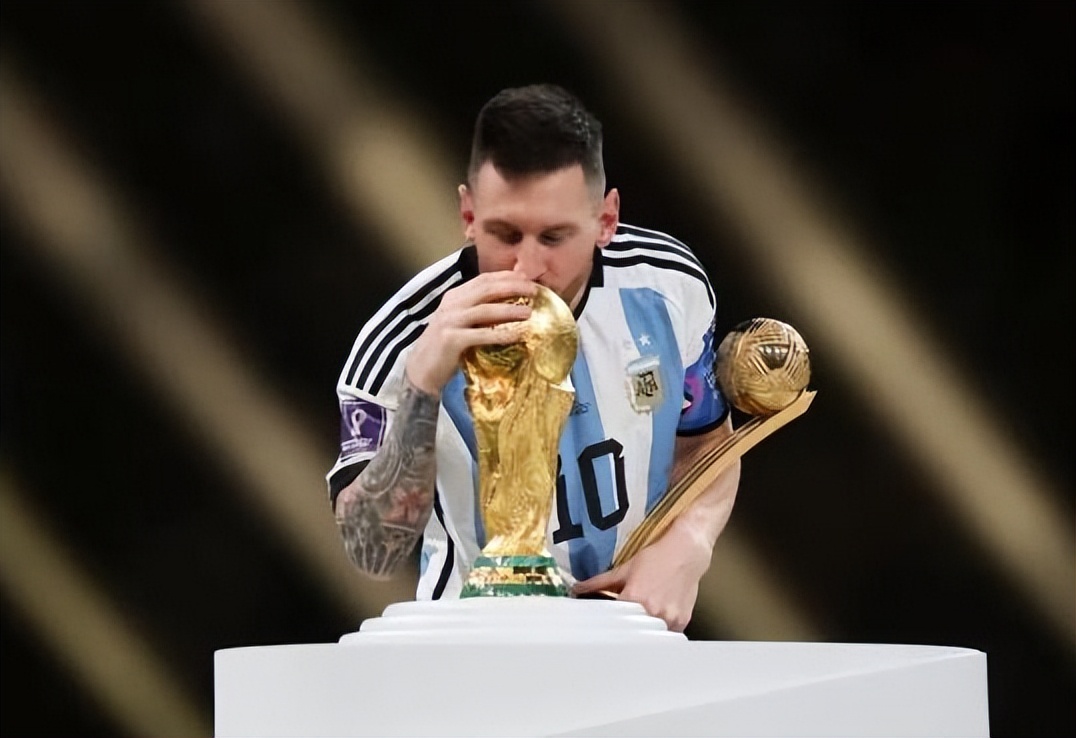 梅西被曝抵达巴黎,梅西被警察抓视频