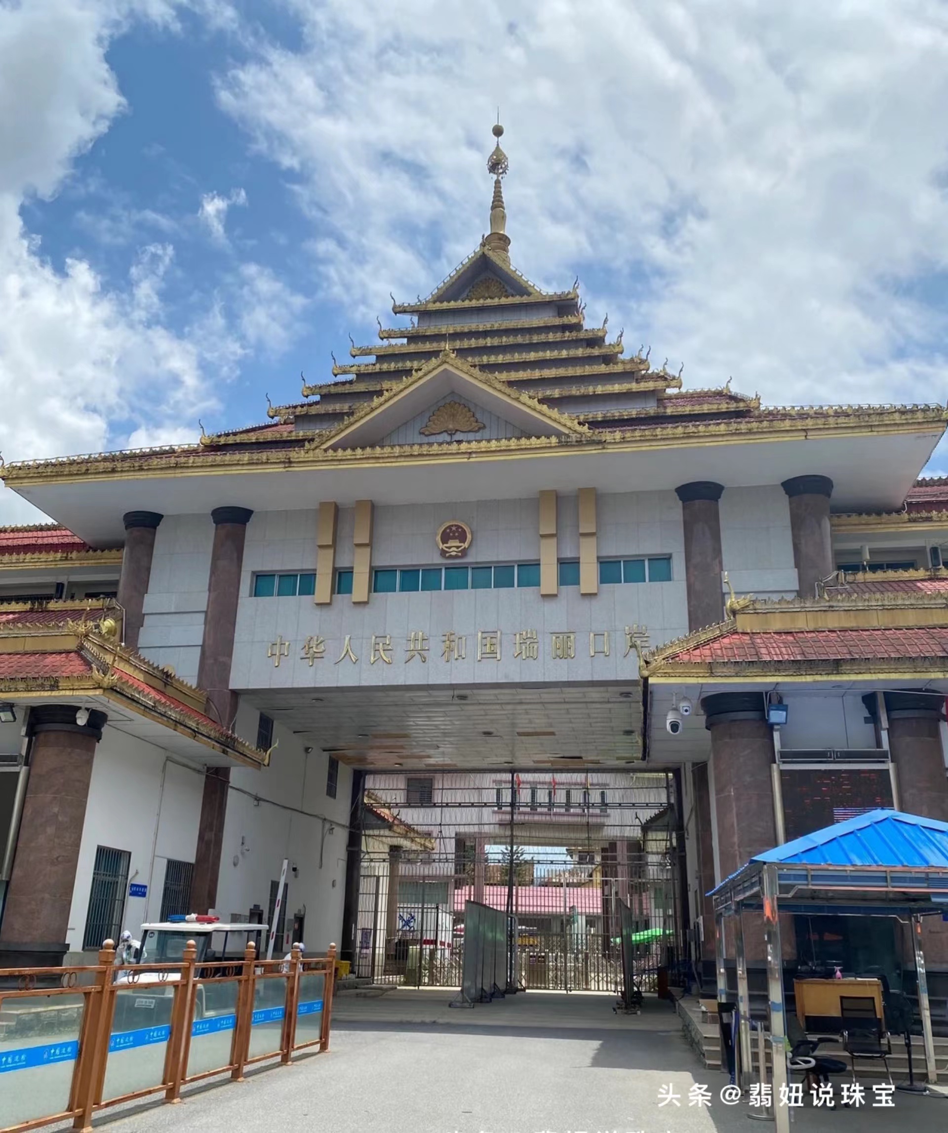 云南瑞丽翡翠市场砍价女孩,云南瑞丽翡翠市场详细地址