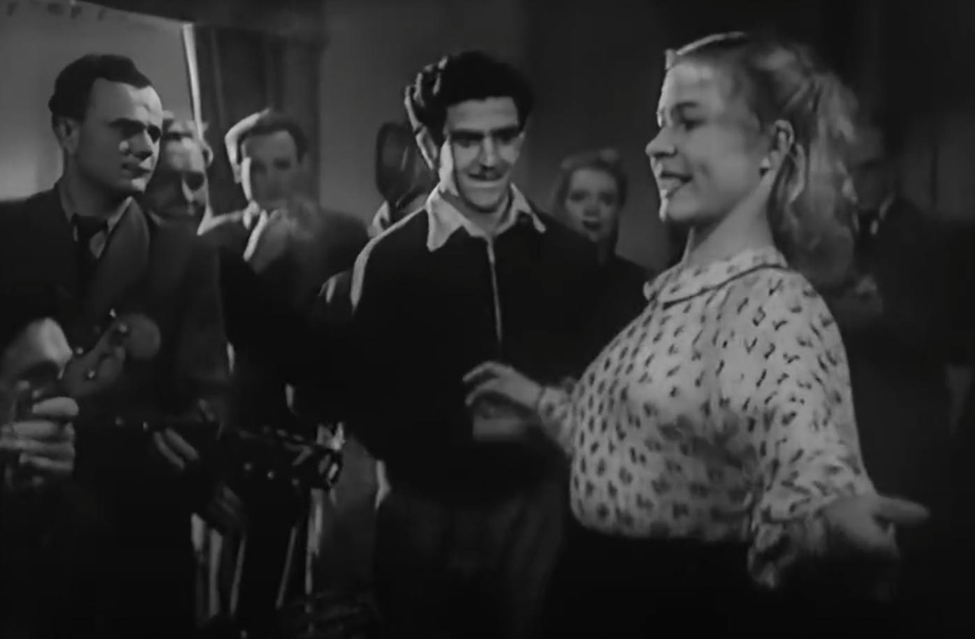 《青年近卫军》中谍战女孩的情感秘境，揭示风流背后的坚贞与纯真