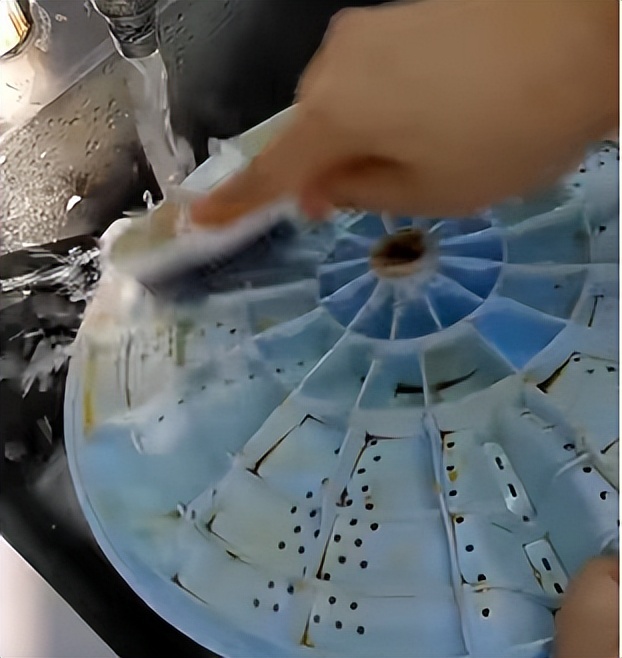 清理洗衣机异味最好方法,洗衣机又脏又臭该怎么清理呢