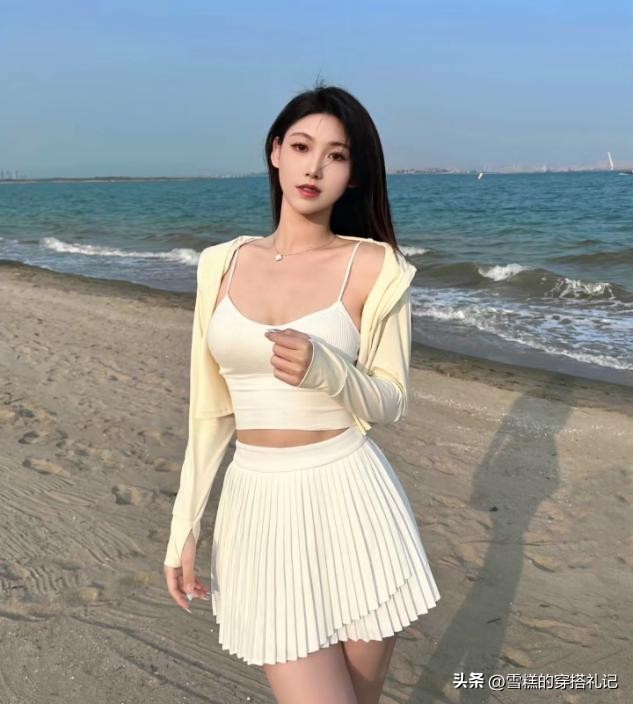 蓝色防晒衫搭配蓝色牛仔短裙,牛仔半身短裙蓝色防晒衫