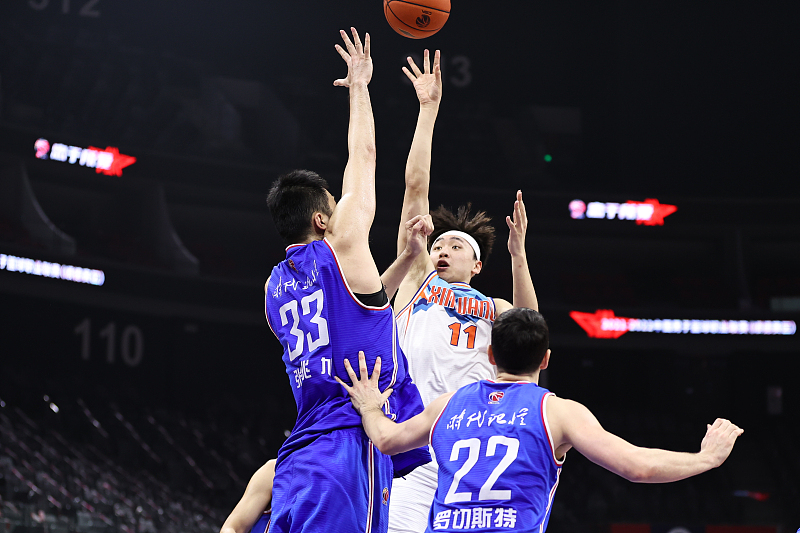 强硬一战！狂轰22分5助，天才高中生展现价值，他是*疆新**未来保障