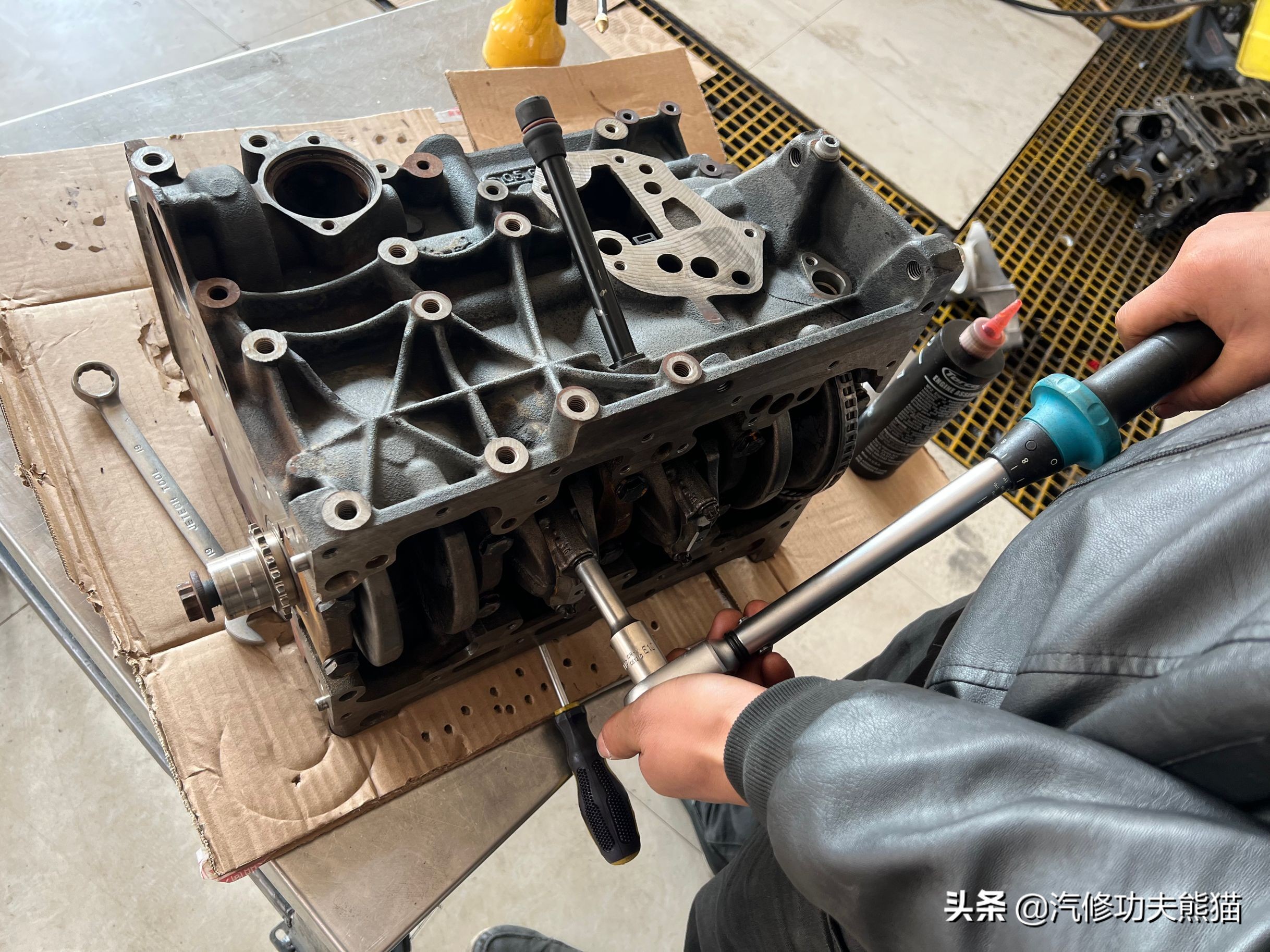 奥迪大众保时捷烧机油专修,2.0t奥迪a6烧机油吗