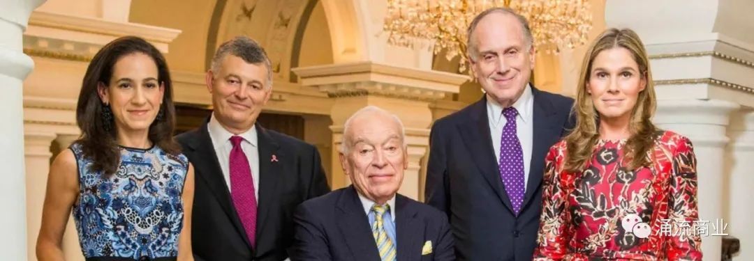 雅诗兰黛店门,雅诗兰黛在门口拐角