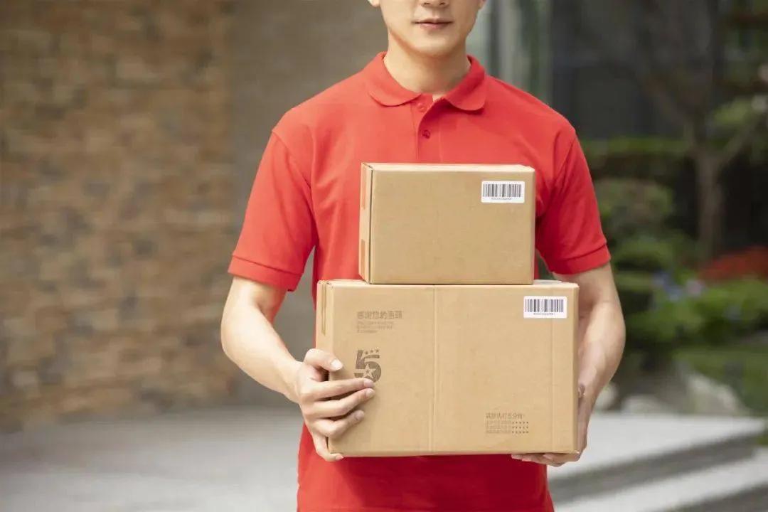 女友爱用“鸭子坐”姿势拍照要不是收到那个快递我们还能快活...