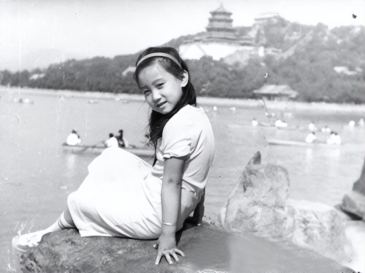 “大魔王”谭晶：当年高考她哭了3天，嫁给大9岁的院士幸福吗？