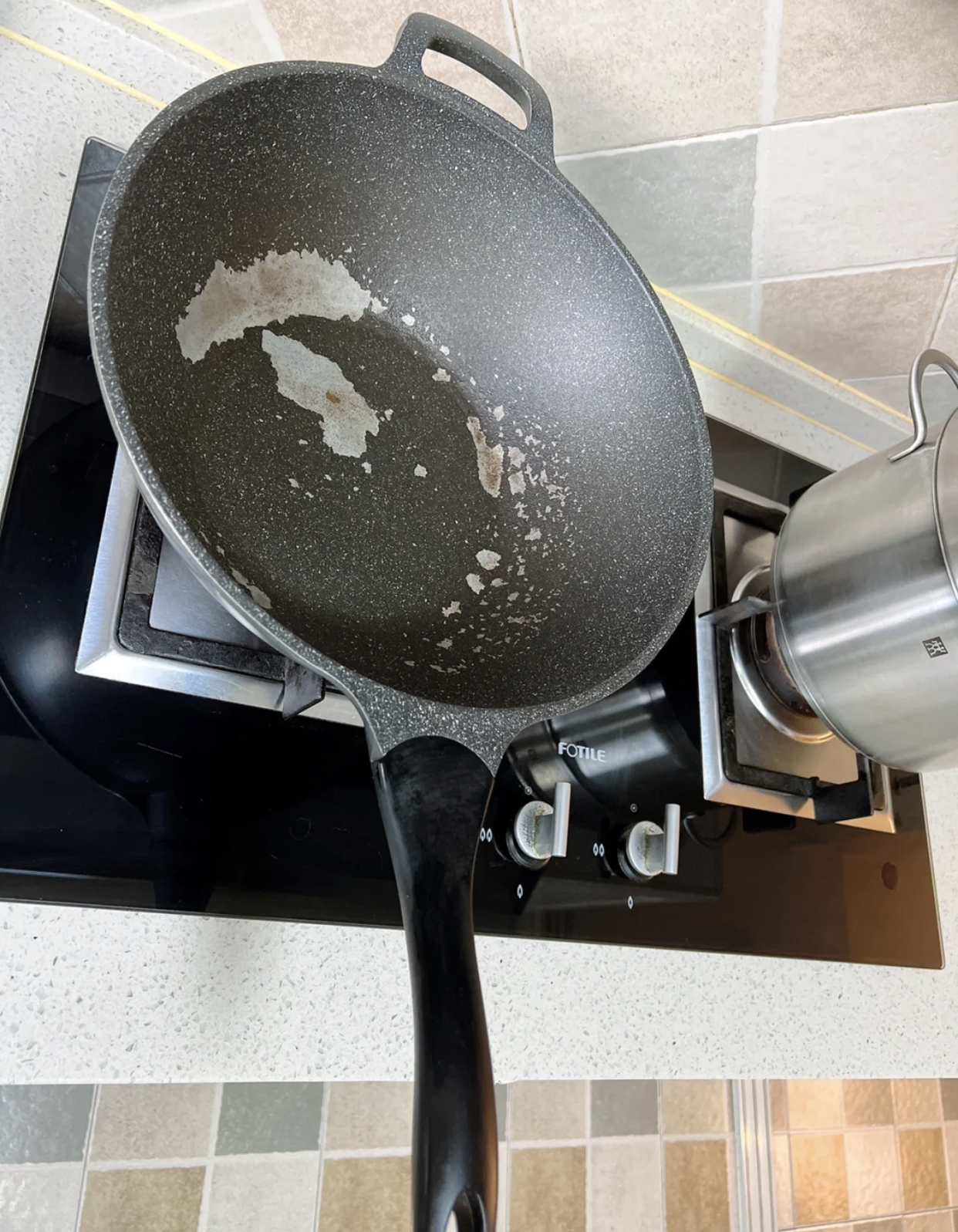 换过2次锅子我悟了，“不粘锅”和“铁锅”的差别，不是一点半点