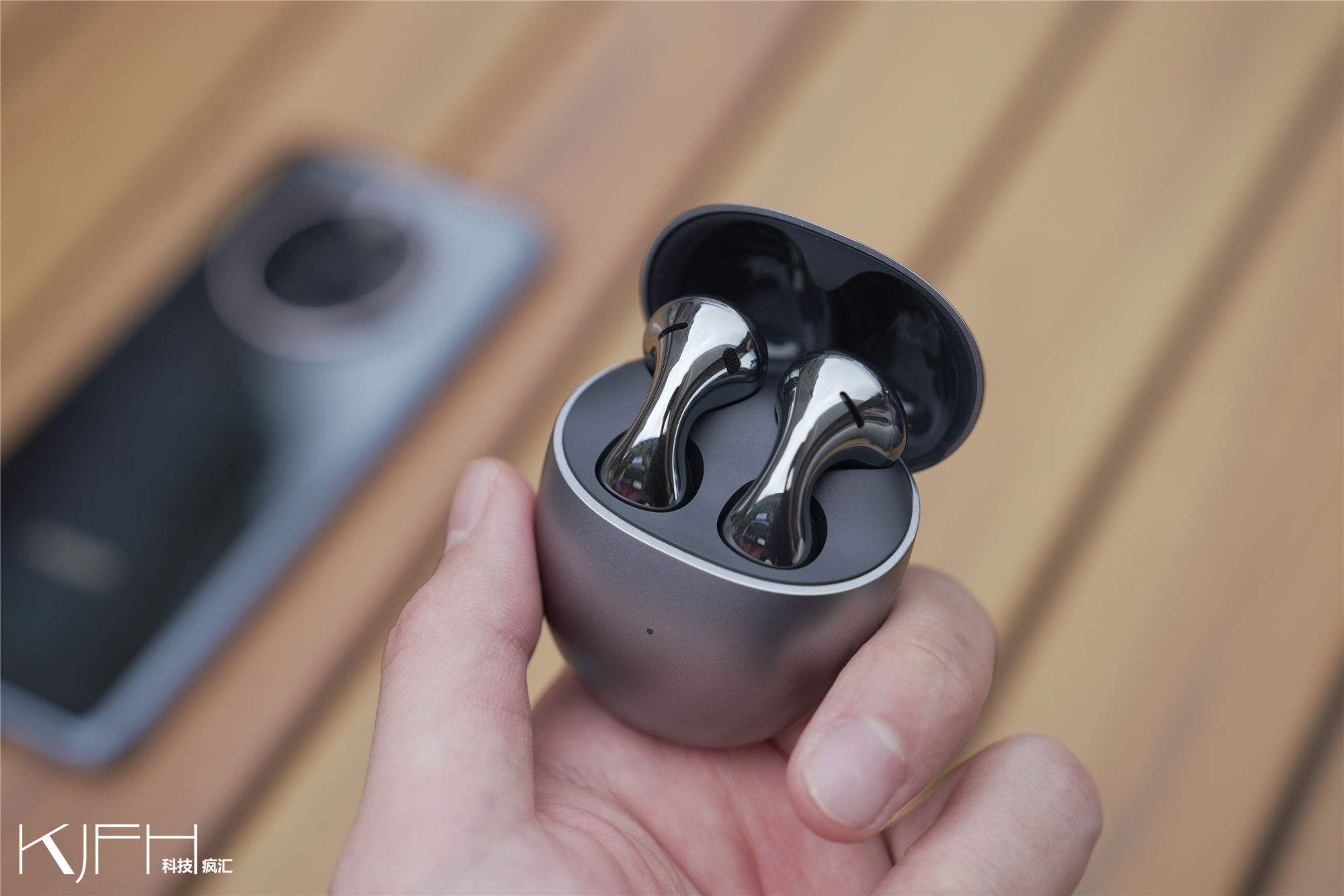 “水滴”耳机华为FreeBuds5评测，超高颜值下的音频体验新高度
