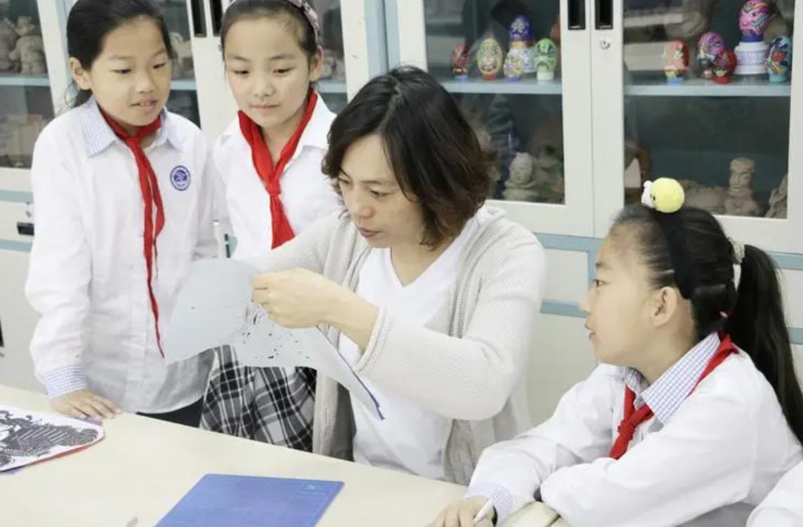 如何应对未来中小学教师过剩,如何破解中小学教师过剩