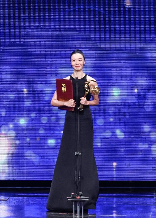 金鸡奖朱一龙获奖前描述,金鸡奖朱一龙获奖现场