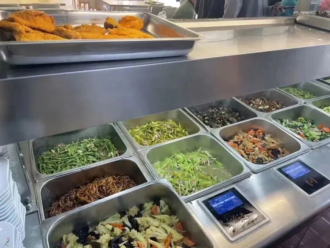 这家老少皆宜的社区食堂真香,这家社区食堂成老年人的欢乐之家