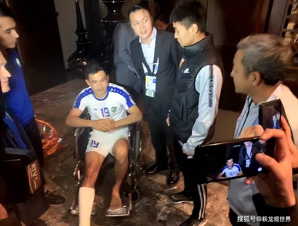 韦世豪与舒库罗夫均首发出战,19年韦世豪飞铲舒库罗夫