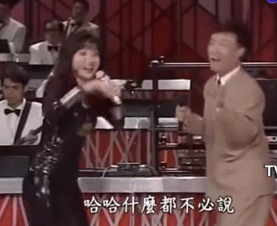 女歌手比莉简历,歌手比莉图片