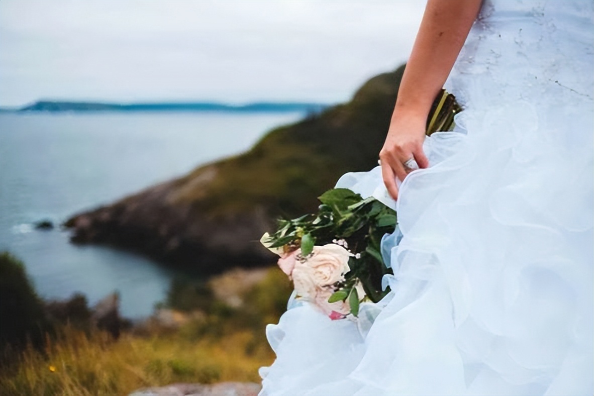 男生当舔狗的几种表现,女朋友把你当作舔狗的表现