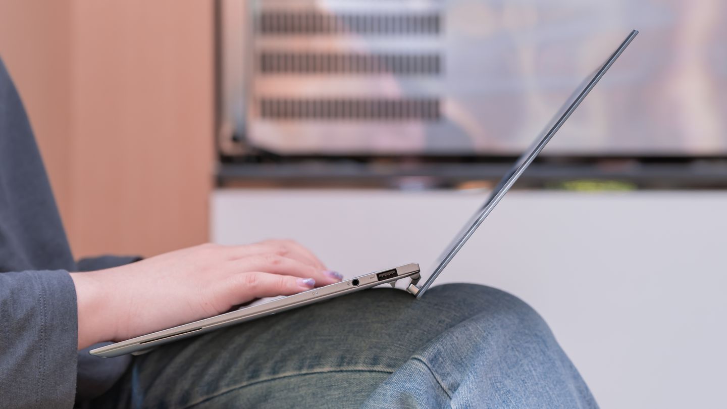 华硕灵耀x132.8koled屏超轻本,华硕灵耀13功能特点