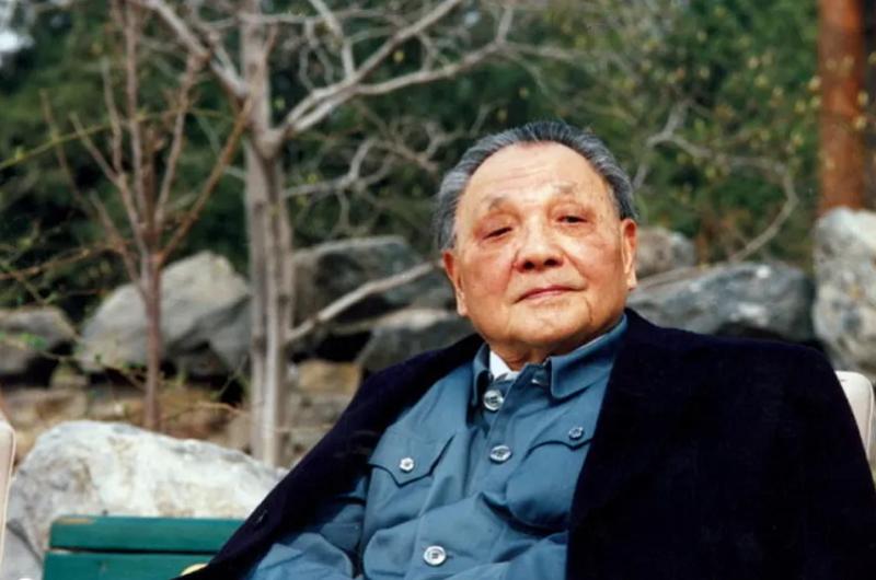 1991年，*小平邓**为深圳火车站题字，为何只写“深圳”没写“站”？