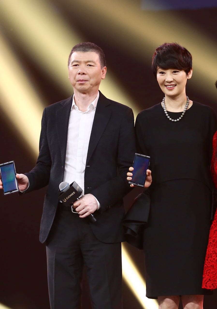 娱乐圈又爆一大瓜，徐帆收养的女儿，竟是冯小刚的“私生女”