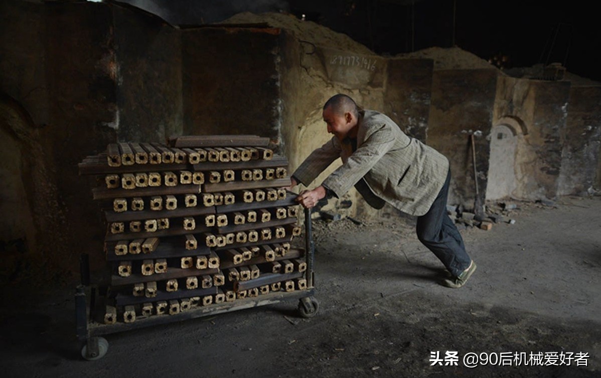 夫妻开烧鹅店一个月赚多少钱,夫妻开烘焙店利润多少