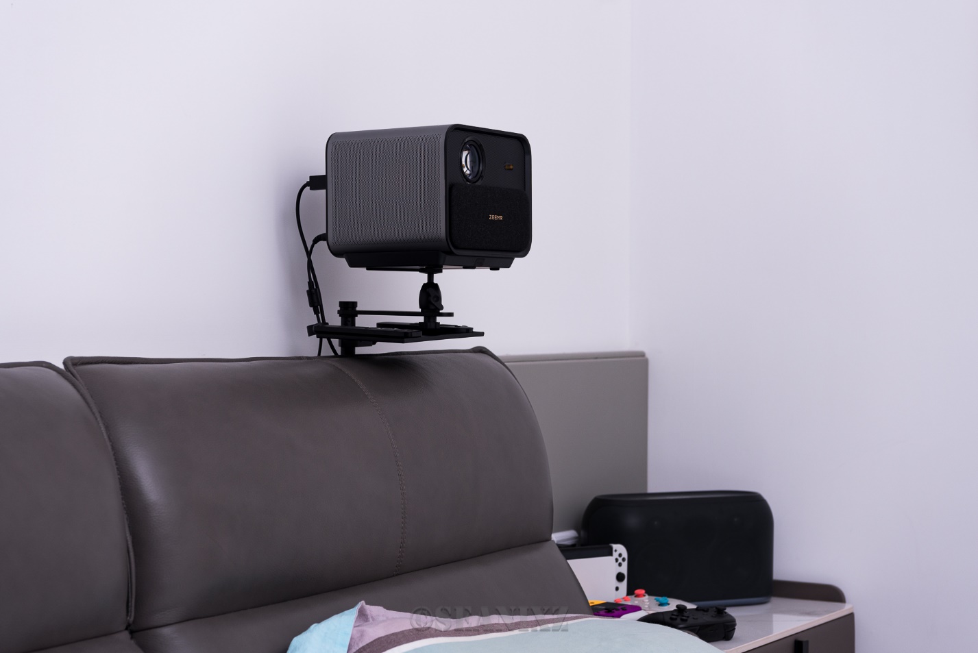 知麻z1投影仪买哪款,知麻投影仪z1高配版1000流明