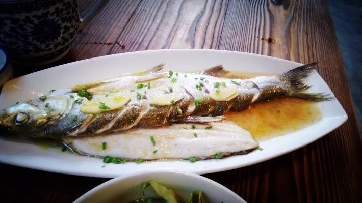 乌镇是个很美很美的地方,乌镇一个让人流连忘返的地方