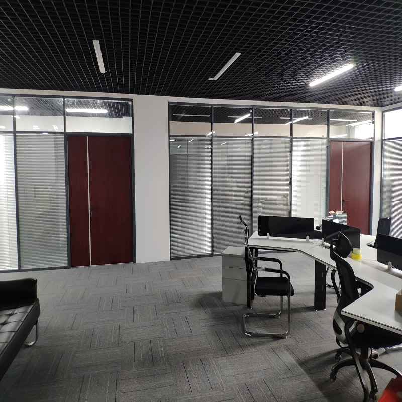 矮墙玻璃隔断效果图,单层百叶隔断墙装修设计