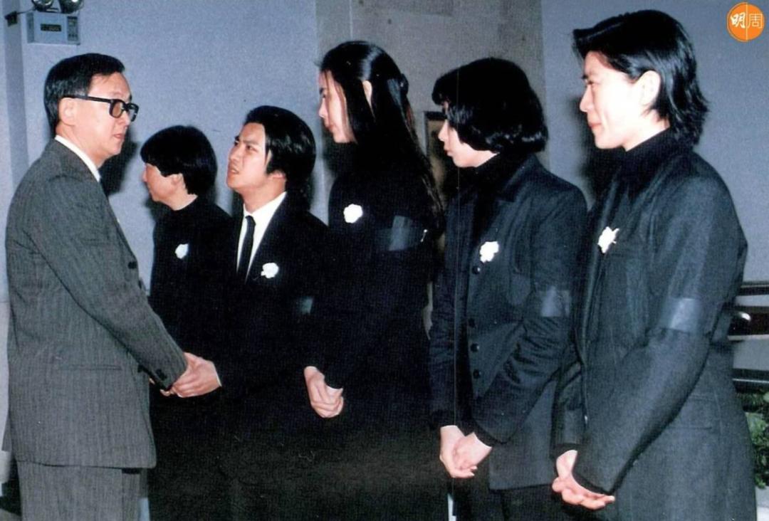 恋人妻、追青霞、混黑道、建豪宅，“武侠片之父”的江湖往事……