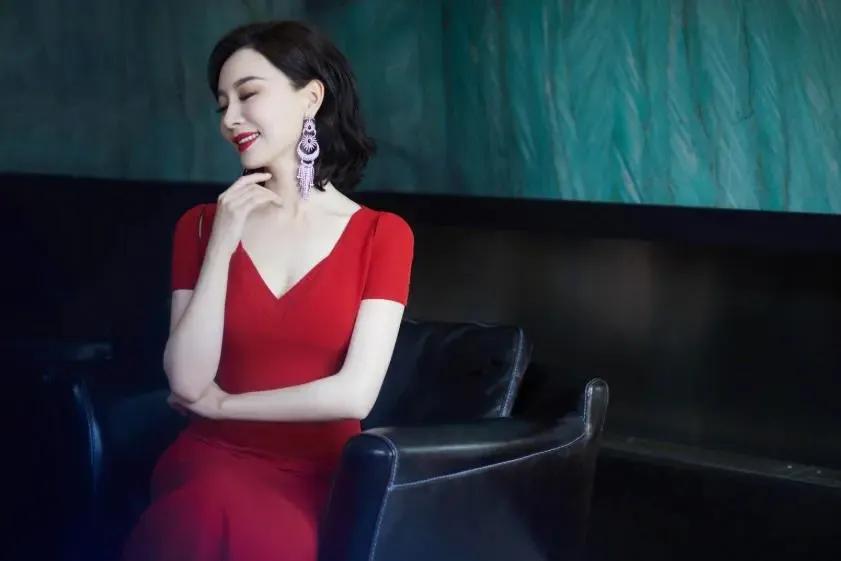 陈数戴的什么表,陈数雍容华贵惊艳个人写真