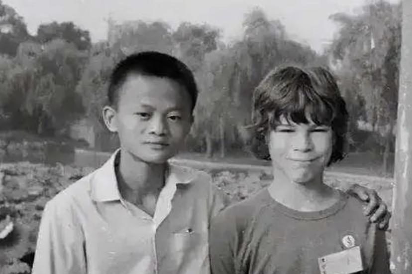 马云在海外被采访,马云澳洲45年后合影