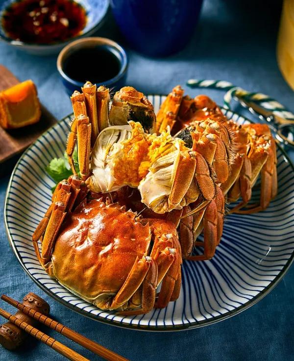 关于吃螃蟹的句子,吃螃蟹的时候你知道自己在吃什么