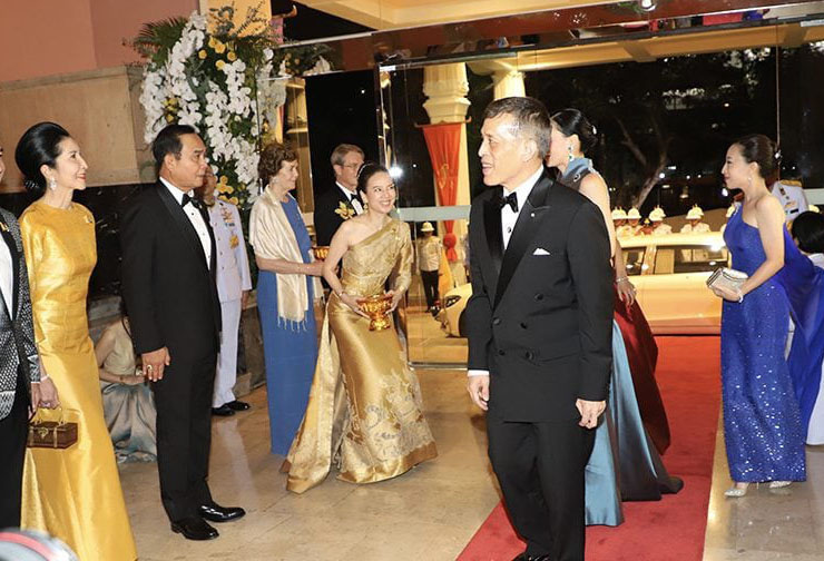 泰国拉玛十世王后照片,泰国国王拉玛十世图片