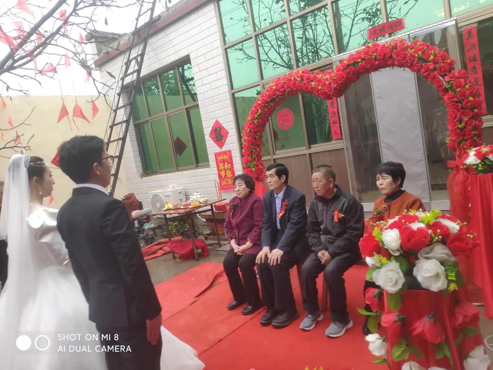 邀请新郎父亲讲话主持词,结婚磕喜头仪式主持词