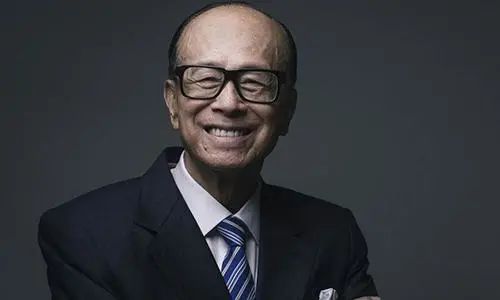 ​炒房、卖地？揭秘李嘉诚的发家史，靠这3场商战