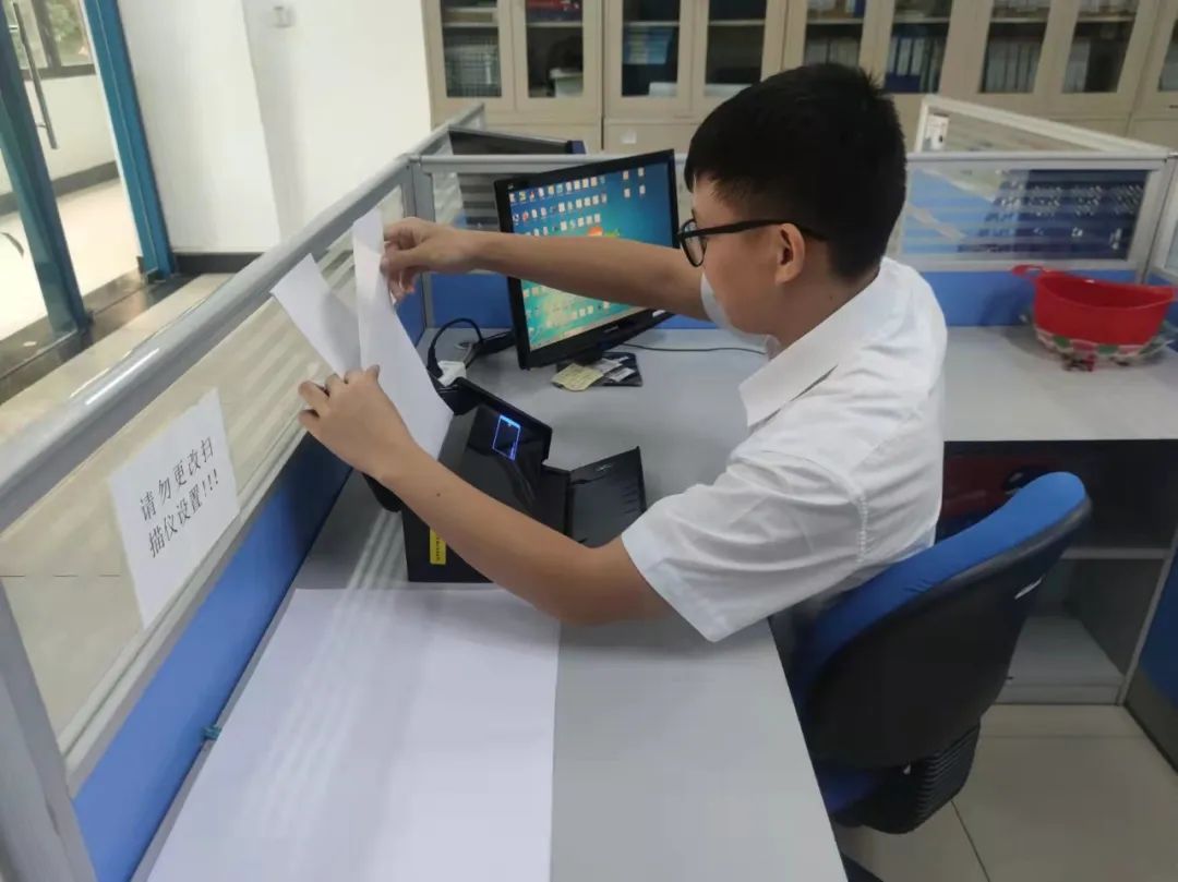 录单、申报、验柜……95后报关员带你看海马车如何出口海外